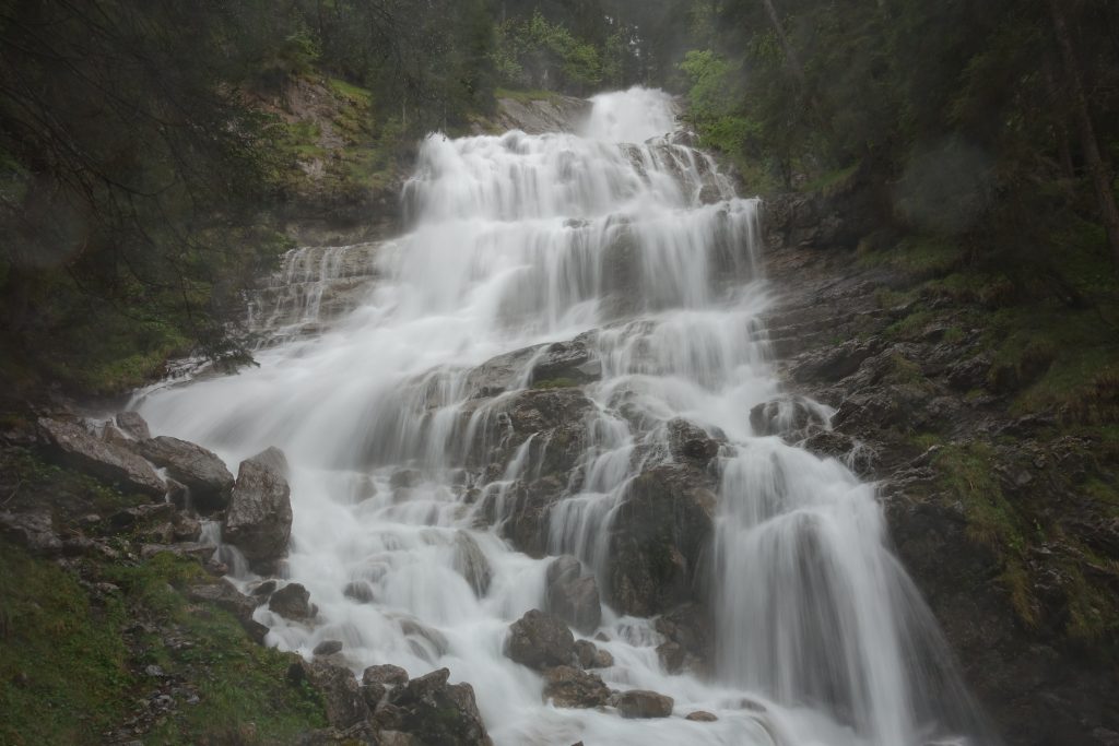Dündebach-Wasserfall beim Blüemlisalplauf
